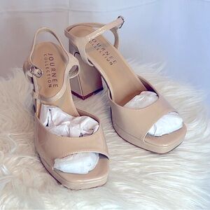 JOURNEE COLLECTION Ziarre Nude Patent Faux Leather Block Sandals Sz 8 Heels 3.5”